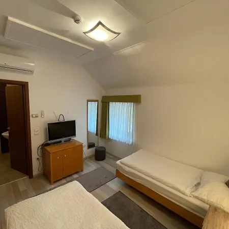Guest house Josephus Vendeghaz *